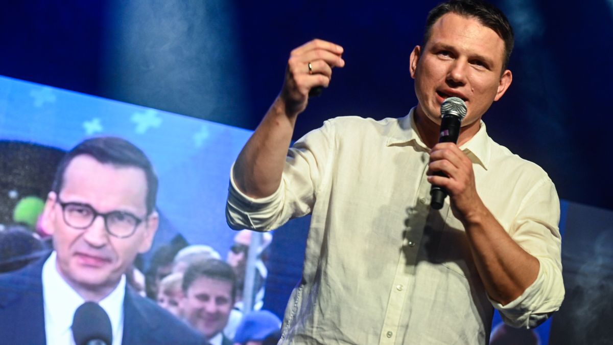 WROCLAW, POLAND - SEPTEMBER 28: Slawomir Mentzen, leader of Poland’s Far Right Konfederacja (Confederation) Party, delivers a speech to supporters during a convention rally ahead of October’s general elections on September 28, 2023 in Wroclaw, Poland. Parliamentary elections will be held in Poland on 15 October 2023 to elect members of the lower house of parliament and Senate. (Photo by Omar Marques/Getty Images)