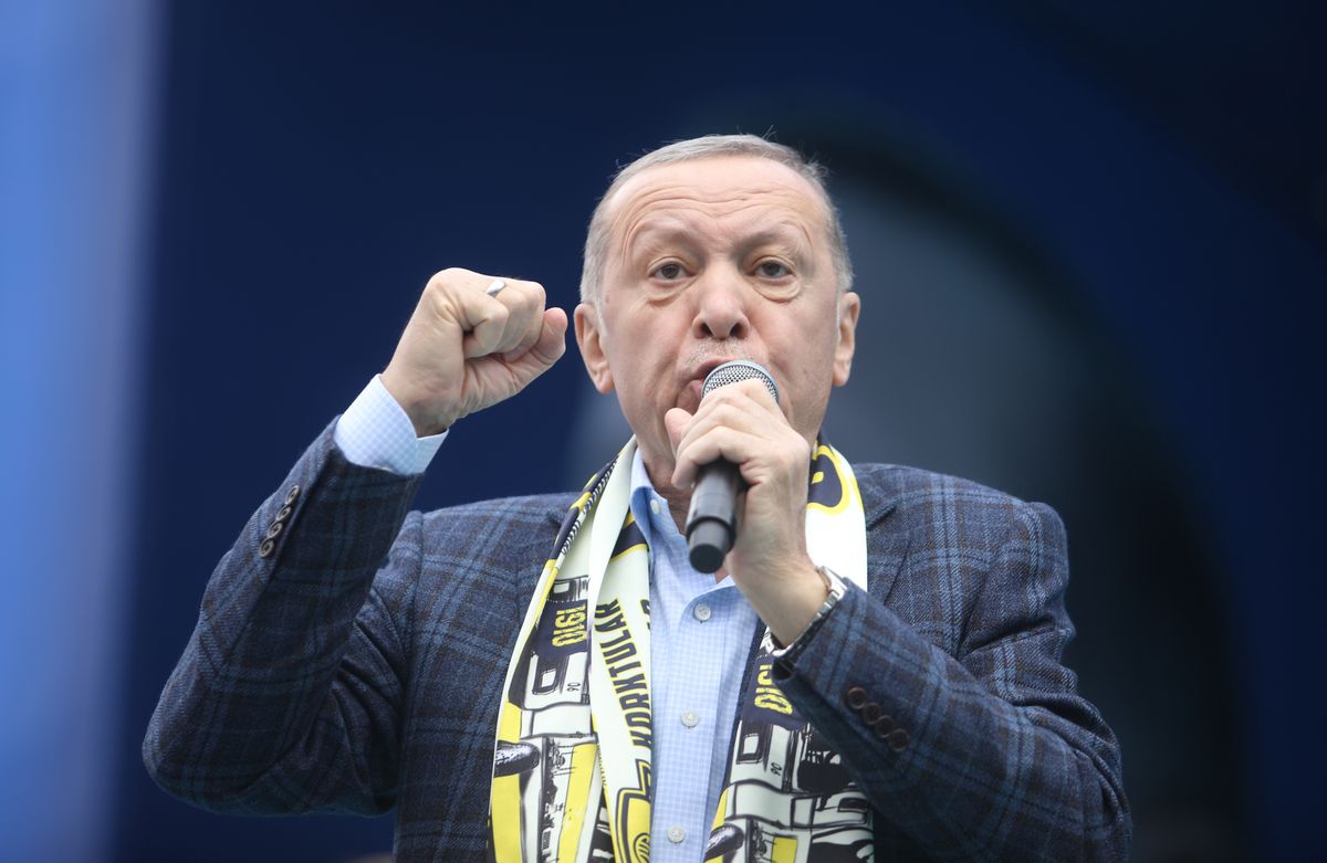 Wyniki najnowszego sondażu wskazują, że kandydat opozycji ma szanse na zwycięstwo w pierwszej turze wyborów. Ubiegający się o reelekcję prezydent Recep Erdogan ma powody do obaw