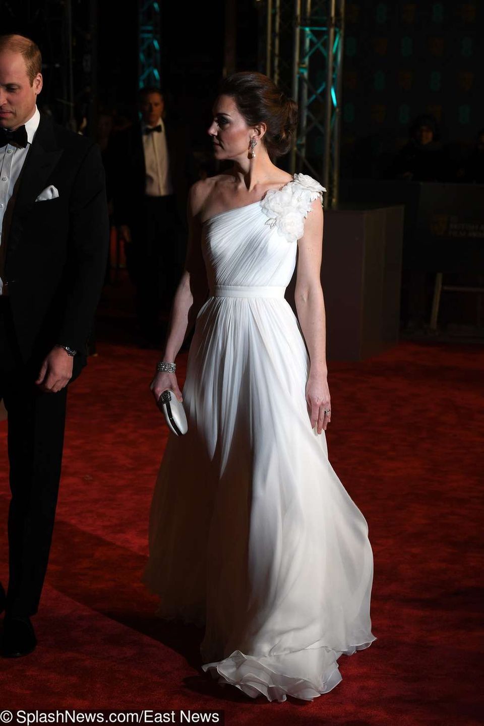 Księżna Kate na BAFTA 2019 w białej sukni