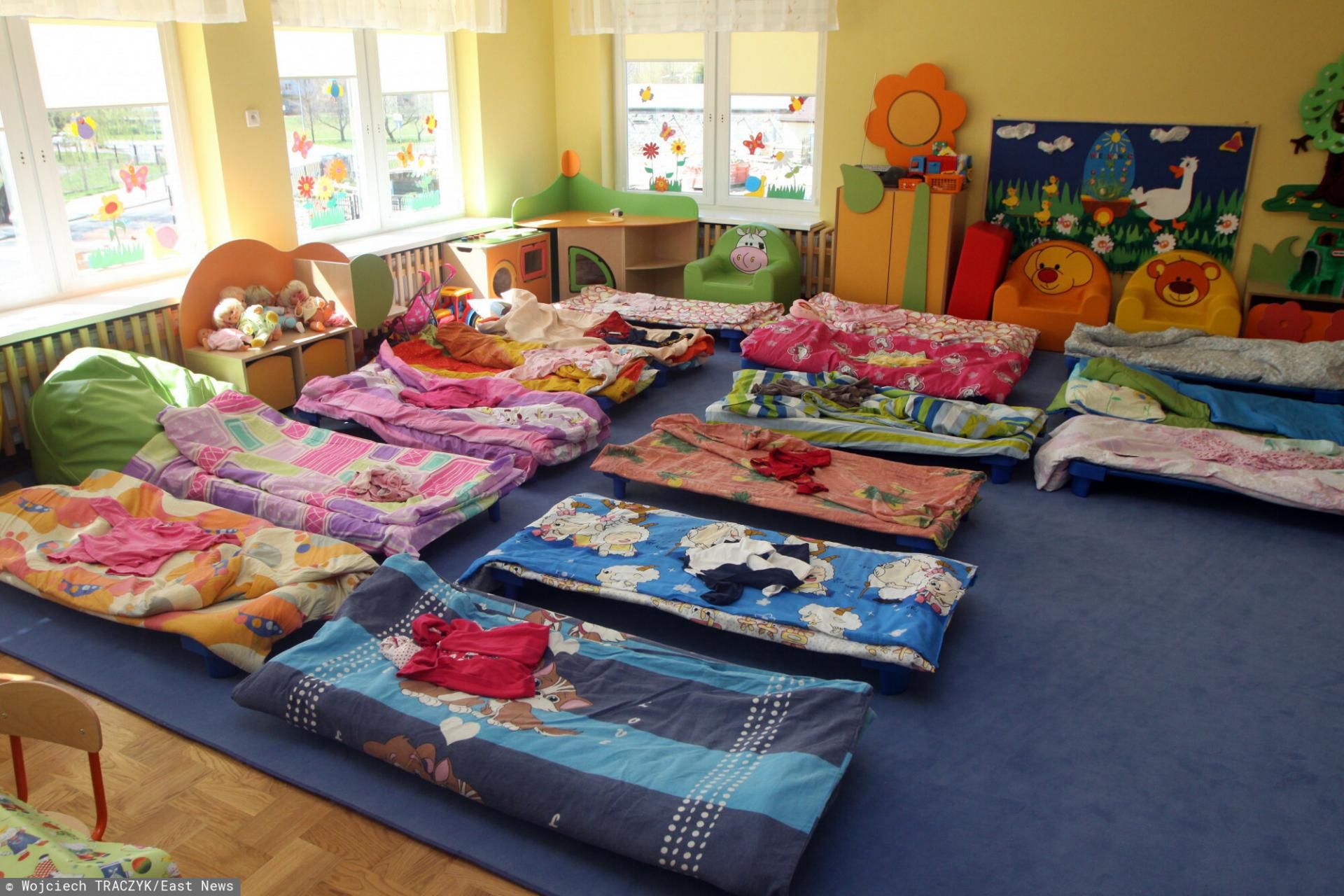 Odpoczynek dzieci miał się odbywać na dywanie