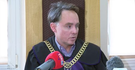 Były minister sprawiedliwości Cezary Grabarczyk skazany. Sprawa dotyczy nielegalnego pozwolenia na broń