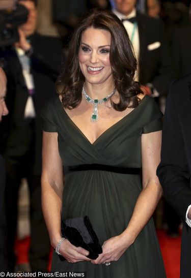 Księżna Kate na gali BAFTA 2018 w kreacji Jenny Peckham