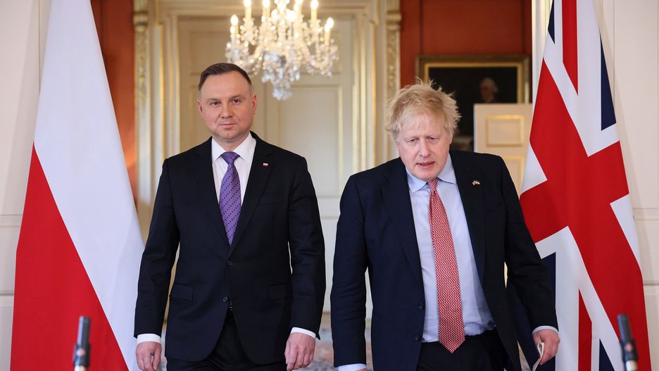 Duda rozmawiał z Johnsonem. Kolejne pieniądze na pomoc uchodźcom trafią do Polski