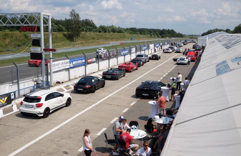 Za tygodniową imprezę Automobilklub Wielkopolski otrzymuje więcej, niż płaci miastu za rok najmu.