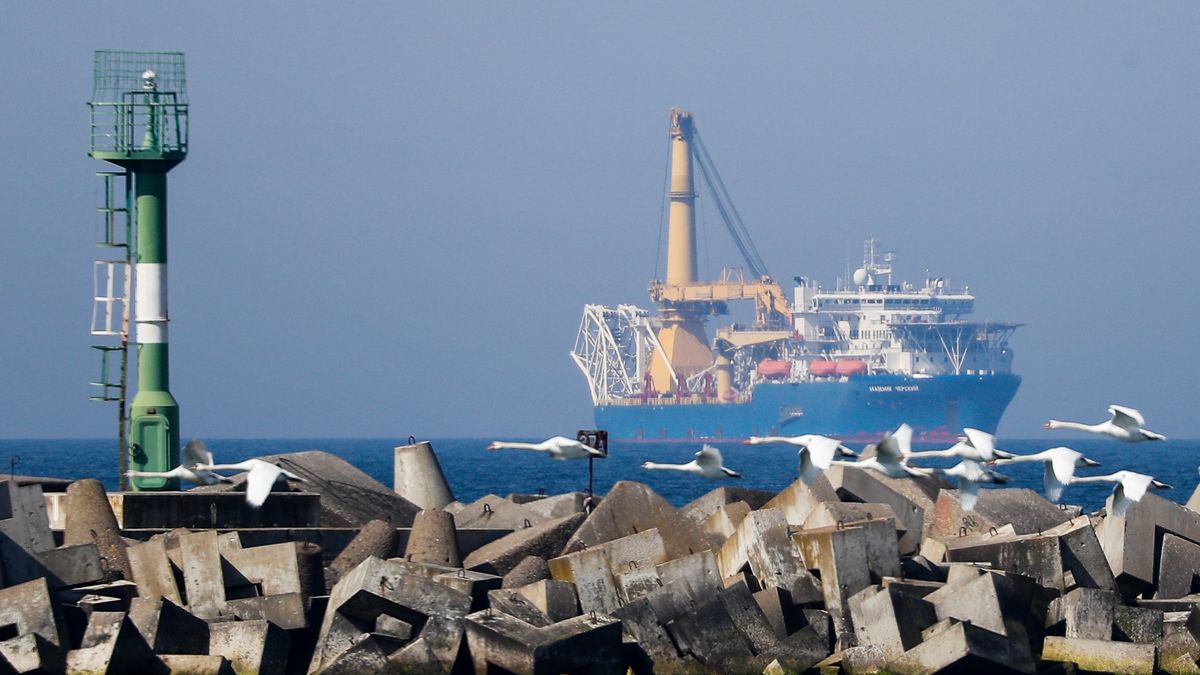 KALININGRAD, RUSSIA - MAY 4, 2020: The Akademic Chersky pipe layer is seen in the Gulf of Gdansk in the Baltic Sea. The pipelay vessel has arrived in the Baltic Sea from Nakhodka. According to Russia's energy minister Novak, Akademik Chersky could be involved in the construciton of the Nord Stream 2 pipeline. Vitaly Nevar/TASS (Photo by Vitaly Nevar\TASS via Getty Images)