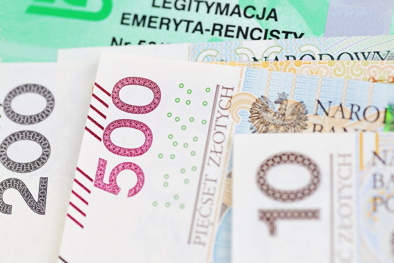 Emerytury wyższe nawet o 500 zł. Trzeba wiedzieć, kiedy złożyć wniosek