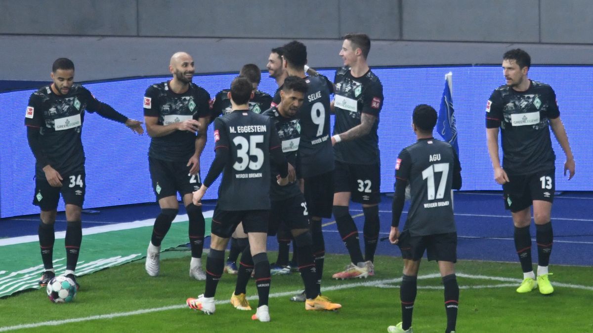 PAP/EPA / ANNEGRET HILSE / Na zdjęciu: piłkarze Werderu Brema