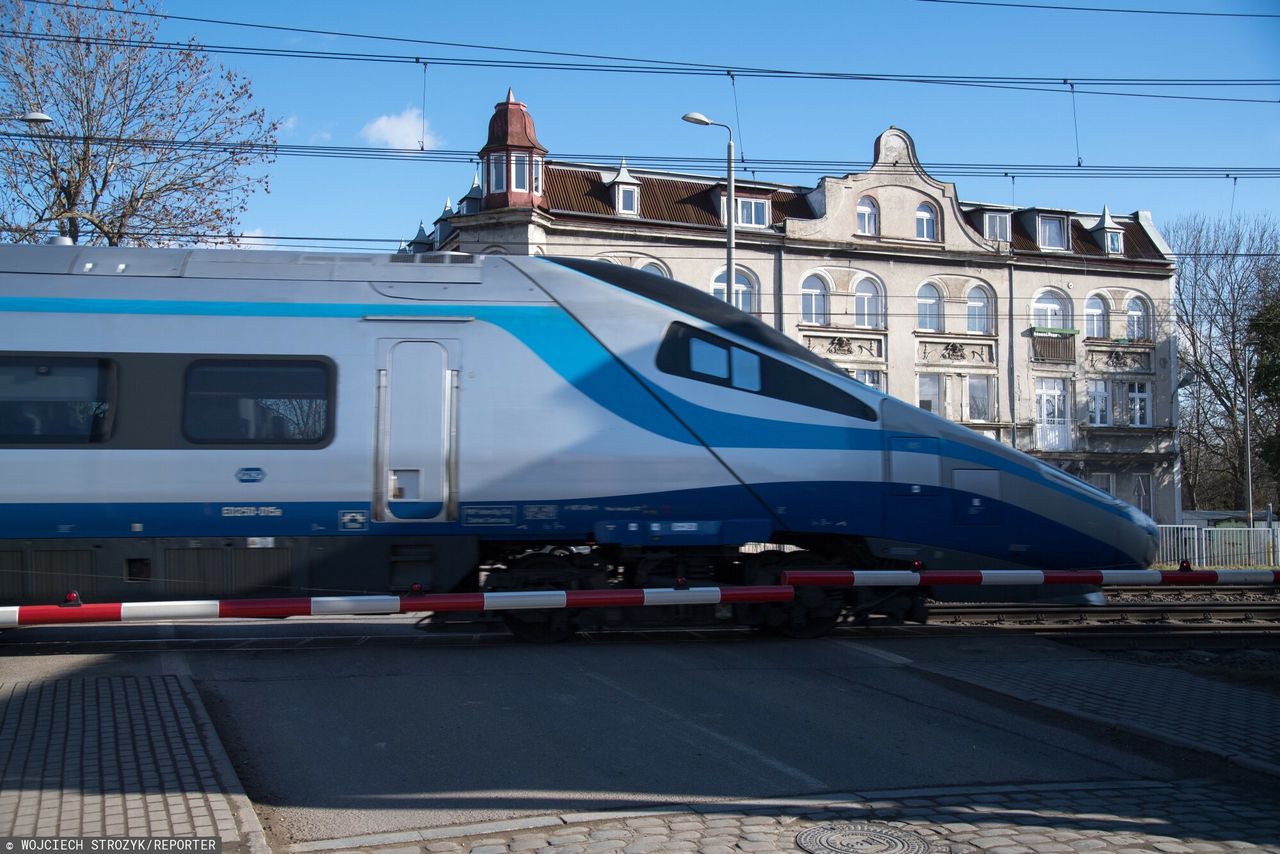 Leżał pijany na torach. Przejechał nad nim Pendolino