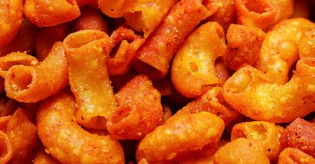 Chipsy z makaronu. Smaczna i zdrowsza wersja popularnej przekąski
