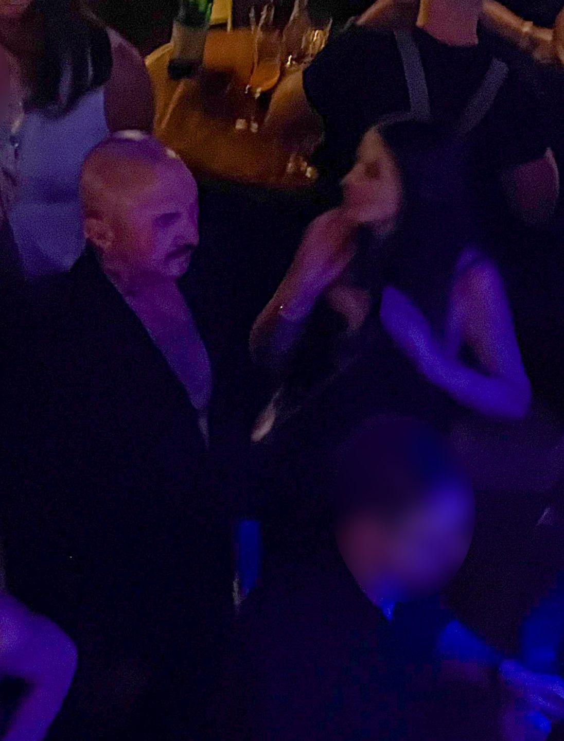 Patryk Vega imprezuje z żoną