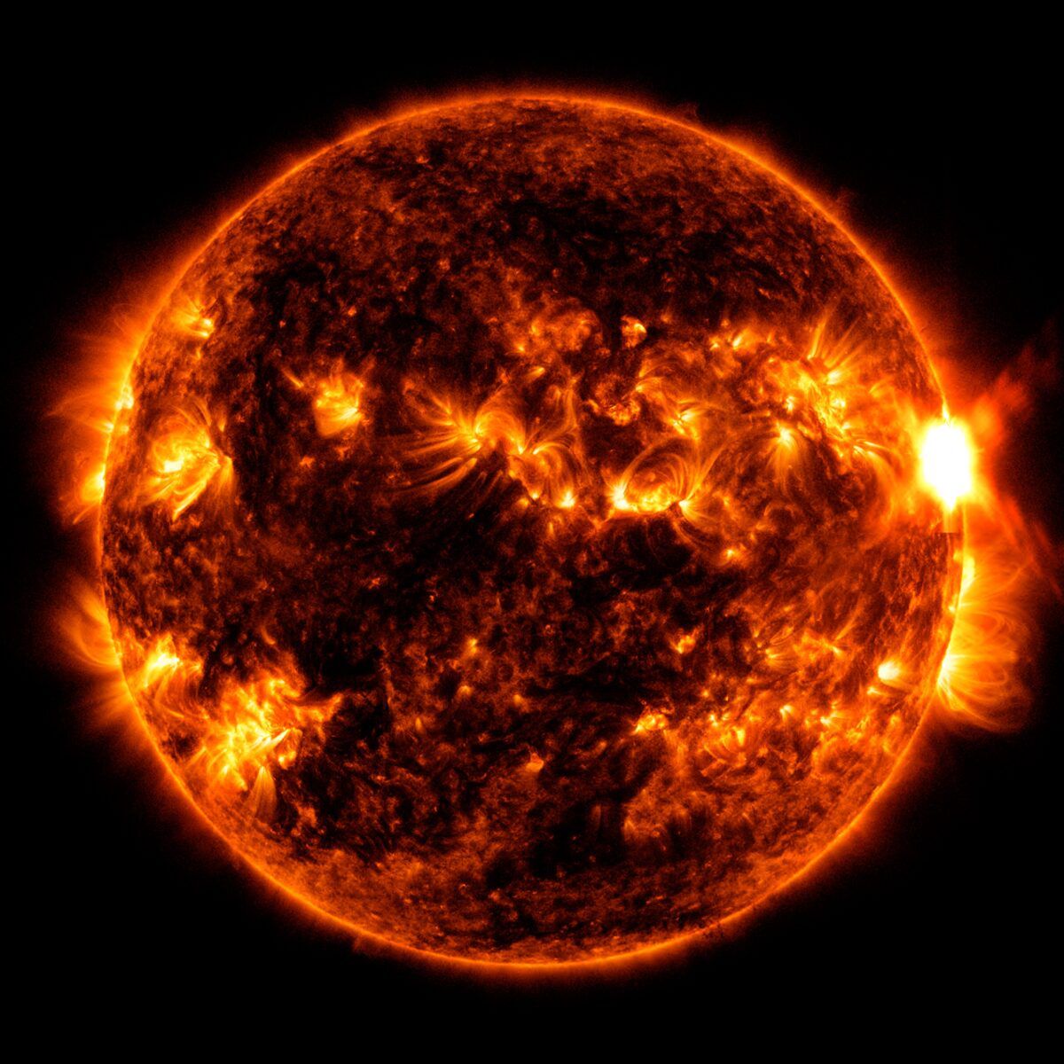 Słońce może stanowić zagrożenie (fot. NASA/SDO).