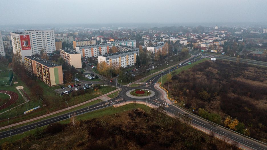 widok
Stalowa Wola, 10.11.2022. Stalowa Wola, 10 bm. PAP/Darek Delmanowicz
Darek Delmanowicz
widok, miasto, stalowa wola, podkarpacie, podkarpackie, skrzy�owanie, ilustracja, ilustracje\, blok, bloki, blokowisko, ulica, rodno, architektura, budownictwo, mieszkaniowe, osiedle