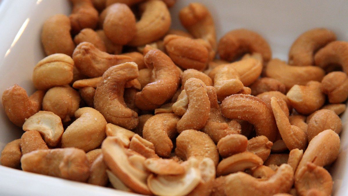 Orzechy nerkowca prażone z dodatkiem soli