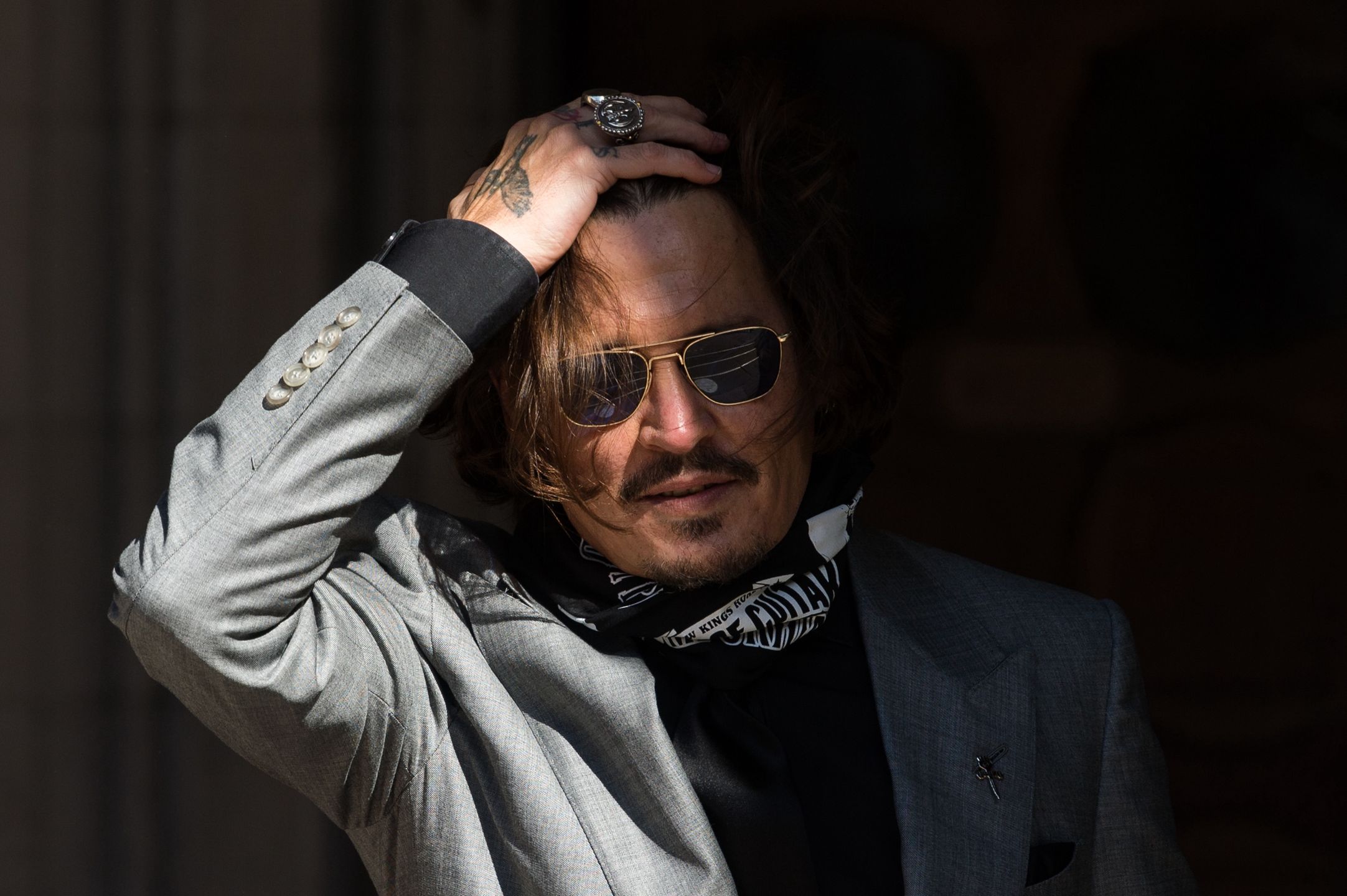 Johnny Depp zdaniem sądu może być nazywany "żonobijcą". Amber Heard skomentowała decyzję sądu