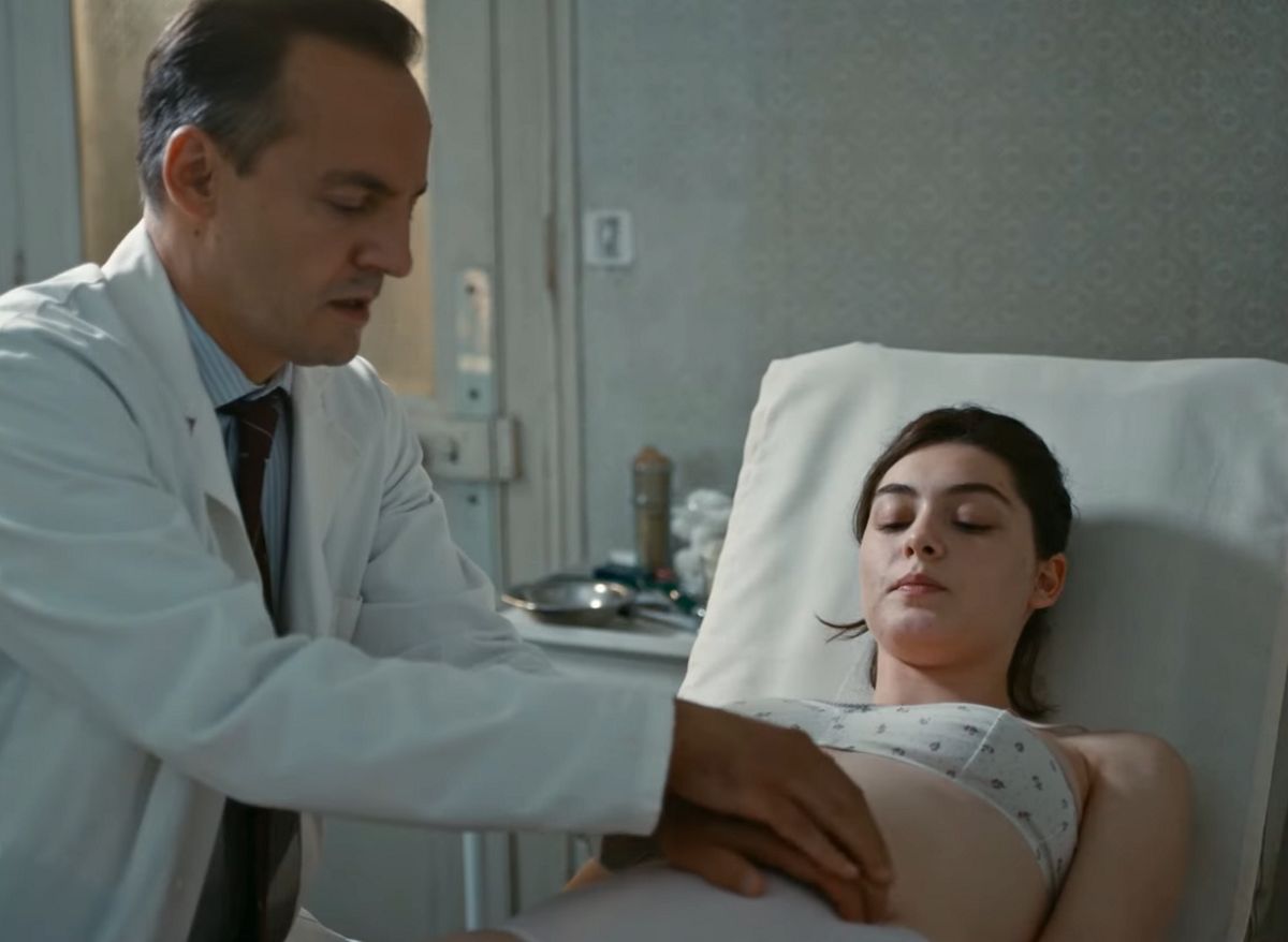 Anamaria Vartolomei w przejmującej głównej roli w filmie "Zdarzyło się"
