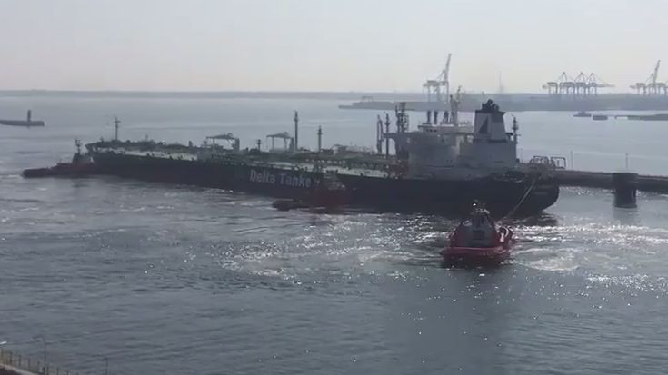 Największy tankowiec, który może przepłynąć Kanał Sueski wyruszył do Polski 21 marca