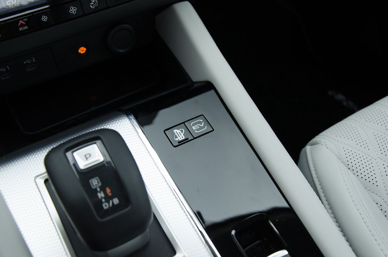 Mitsubishi Outlander PHEV (2025)