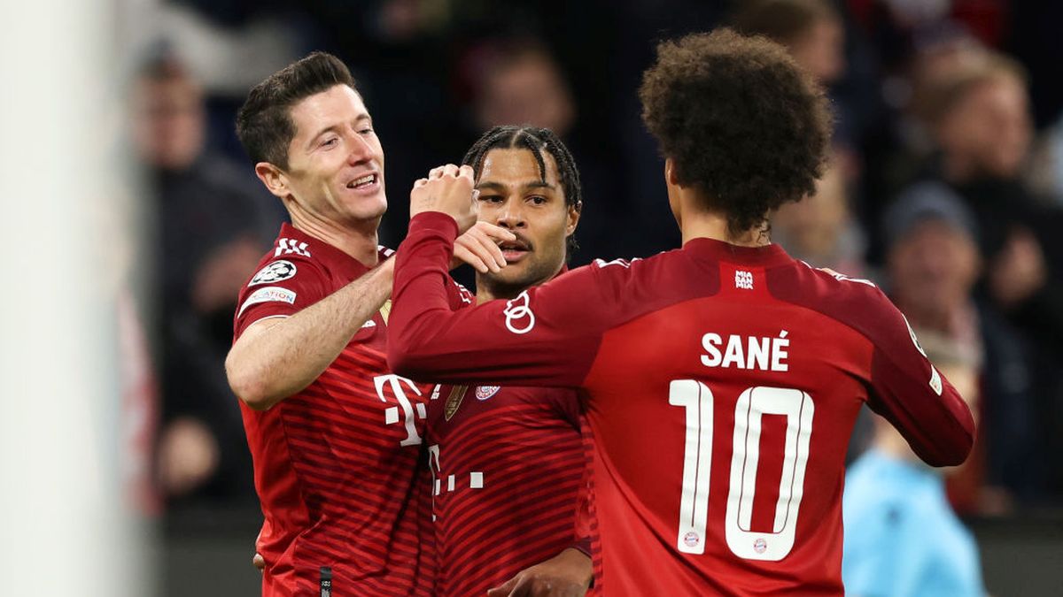 Zdjęcie okładkowe artykułu: Getty Images / Stefan Matzke - sampics  / Na zdjęciu: Robert Lewandowski, Serge Gnabry i Leroy Sane cieszący się z gola