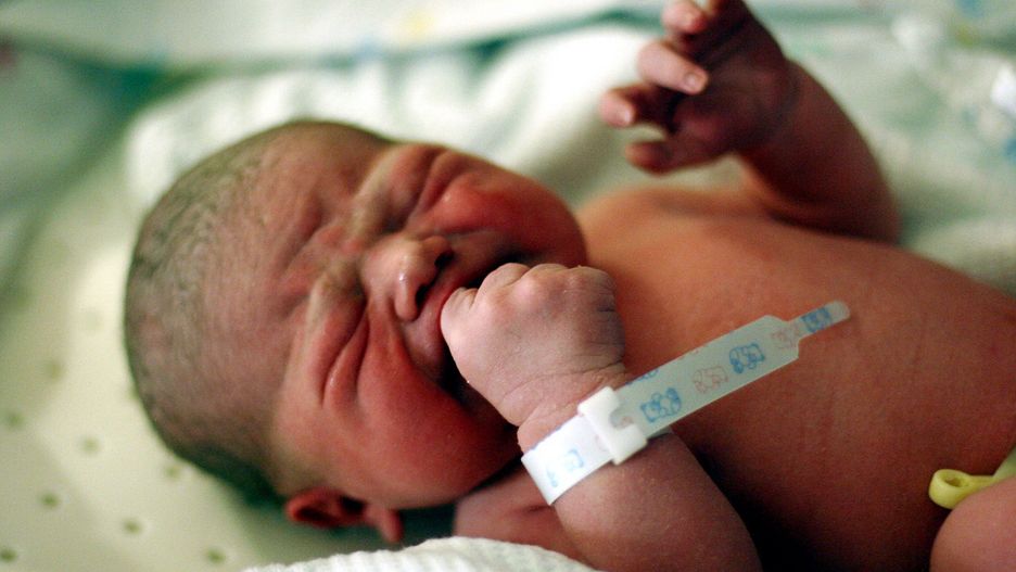 Warszawa. Szpital w Wilanowie punktem na szlaku handlu dziećmi. Rodzą tu surogatki