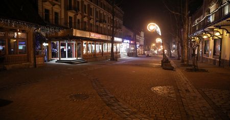 Nocna Bijatyka na Krupówkach. 25-latek został ciężko ranny. Reszta uciekła