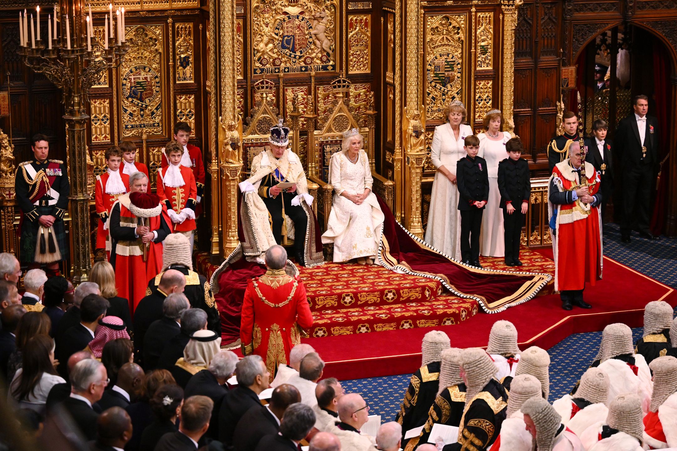 Król Karol III otworzył sesję parlamentu. Towarzyszyła mu Camilla