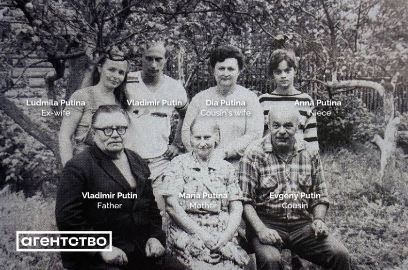 The Putin family. On the right side in the second row, Anna Putin can be seen.