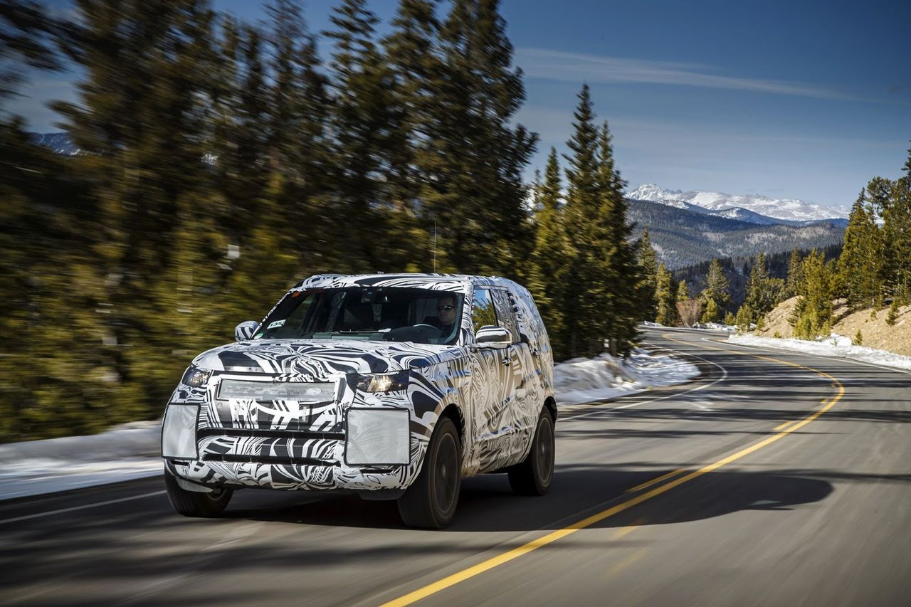 Nowy Land Rover Discovery ma być pewnie prowadzącym się autem szosowym...