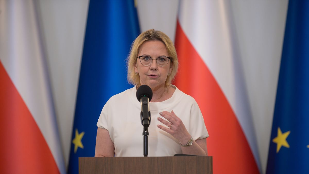 Warszawa, 26.07.2023. Minister klimatu i środowiska Anna Moskwa podczas konferencji w Pałacu Prezydenckim w Warszawie, 26 bm. Temat spotkania �Polskie leśnictwo a ochrona przyrody � 100 lat funkcjonowania Państwowego Gospodarstwa Leśnego Lasy Państwowe�. (sko) PAP/Marcin Obara
