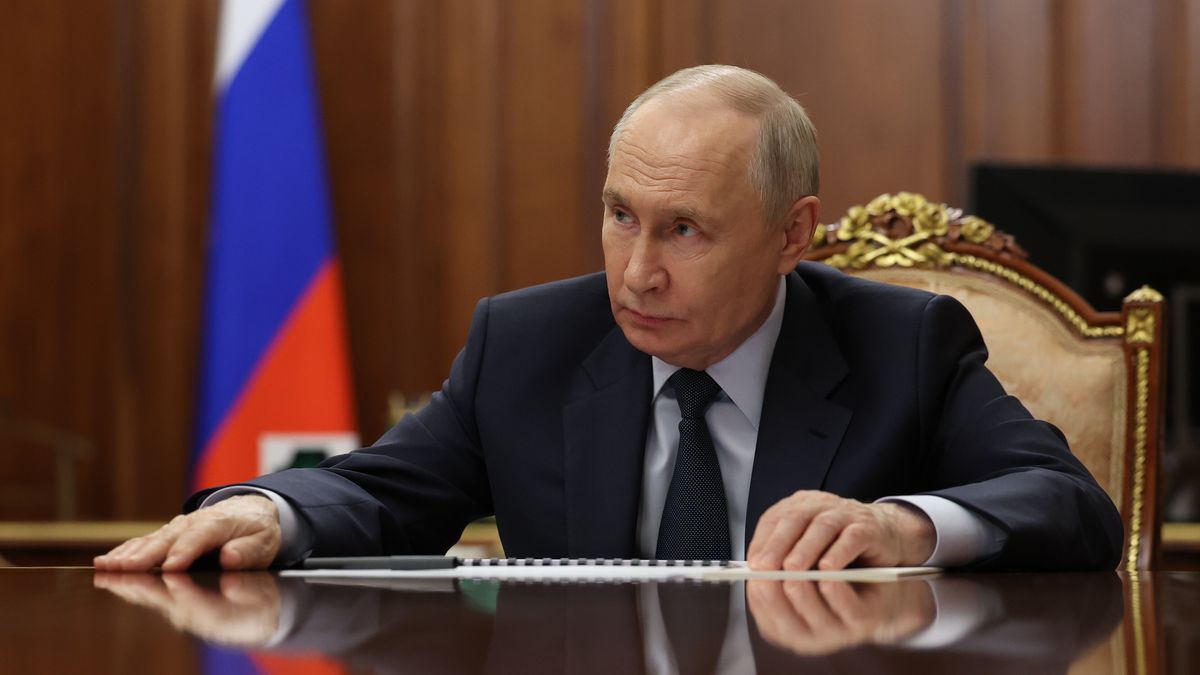 Russian President Putin meets with Rostec State Corporation CEO Chemezov
epa12938657 Russian President Vladimir Putin meets with Rostec State Corporation CEO Sergei Chemezov at the Kremlin in Moscow, Russia, 07 May 2026.  EPA/MIKHAIL METZEL/SPUTNIK/KREMLIN / POOL MANDATORY CREDIT 
Dostawca: PAP/EPA.
MIKHAIL METZEL/SPUTNIK/KREMLIN / POOL
Russian president, Kremlin, Rostec