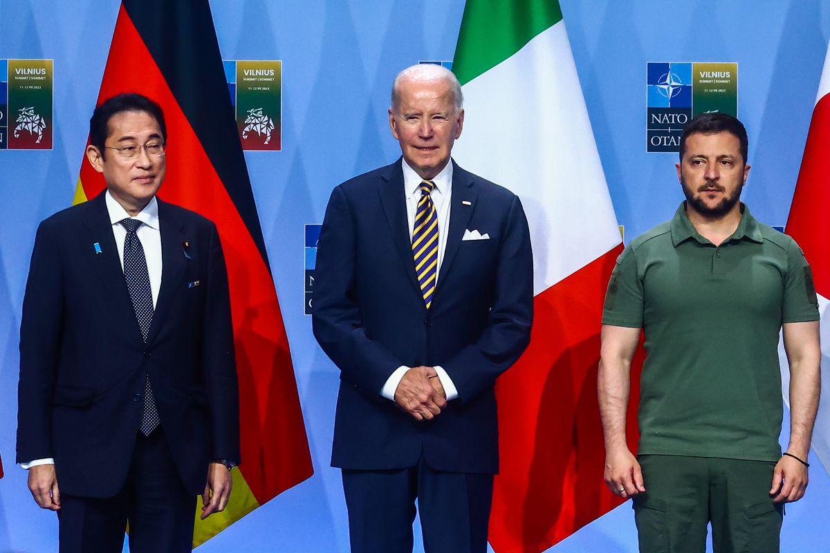 Premier Japonii Fumio Kishida, prezydent USA Joe Biden i prezydent Ukrainy Wołodomir Zełenski 