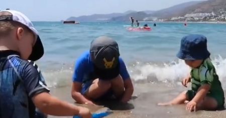 Planujesz urlop nad morzem? Oto genialny sposób, który ułatwi ci plażowanie z dzieckiem