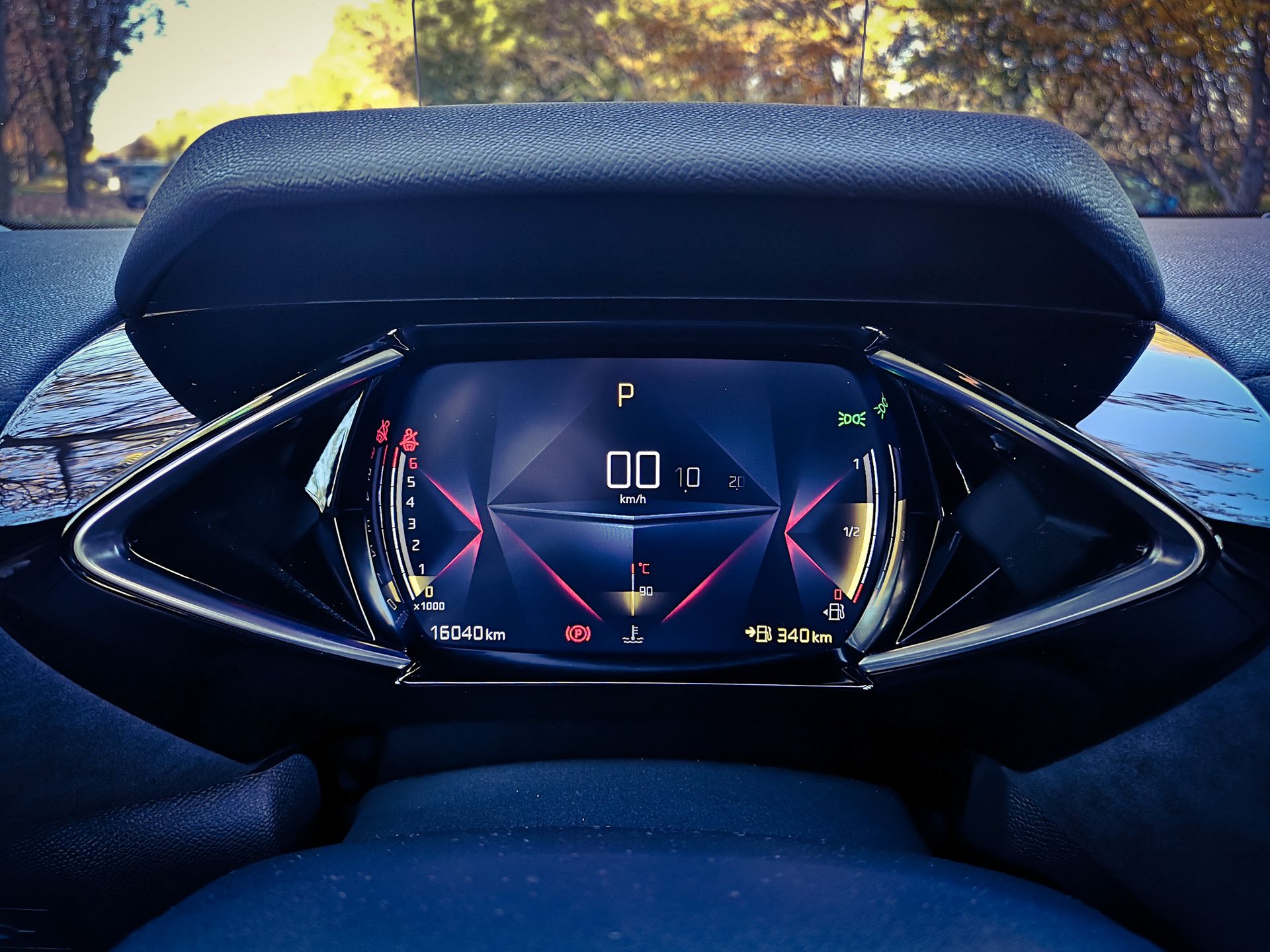 DS 3 Crossback: Rzut oka na system info-rozrywki, systemy wsparcia i bezpieczeństwa 7