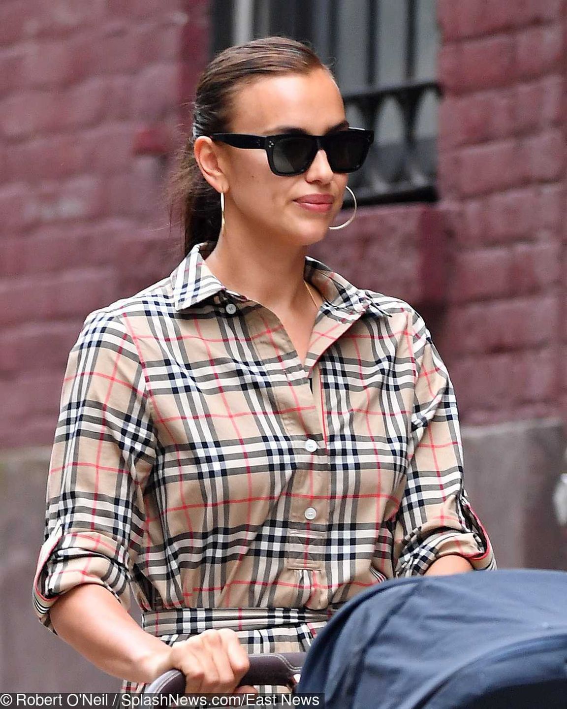 Irina Shayk w sukience Burrbery