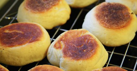 Opiekane muffiny angielskie z dodatkiem propionianu wapnia (na zakwasie, wzbogacone)