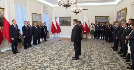 Prezydent zatwierdził zmiany w rządzie. M. Kuchciński szefem KPRM, K. Szymański odwołany z funkcji ministra