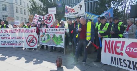 Protestują przed Sejmem przeciw budowie Centralnego Portu Komunikacyjnego