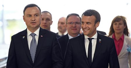 Andrzej Duda "zaprzyjaźnia" się z Emanuelem Macronem w Brukseli (ZDJĘCIA)
