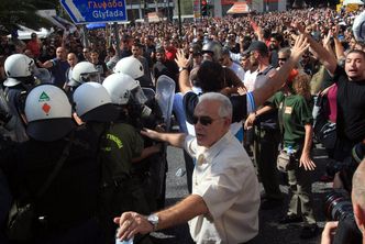 Protesty w Atenach przeciwko oszczędnościom