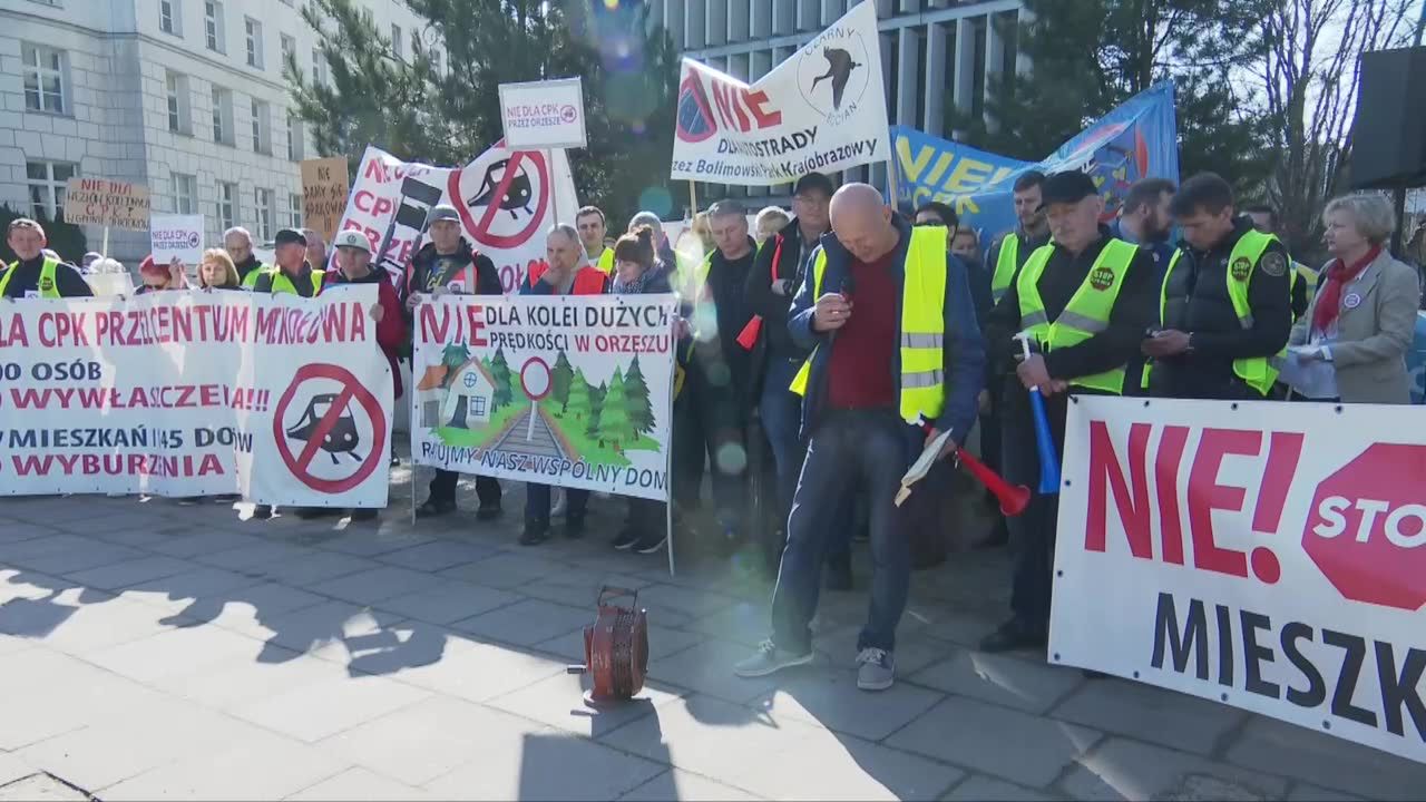 Protestują przed Sejmem przeciw budowie Centralnego Portu Komunikacyjnego