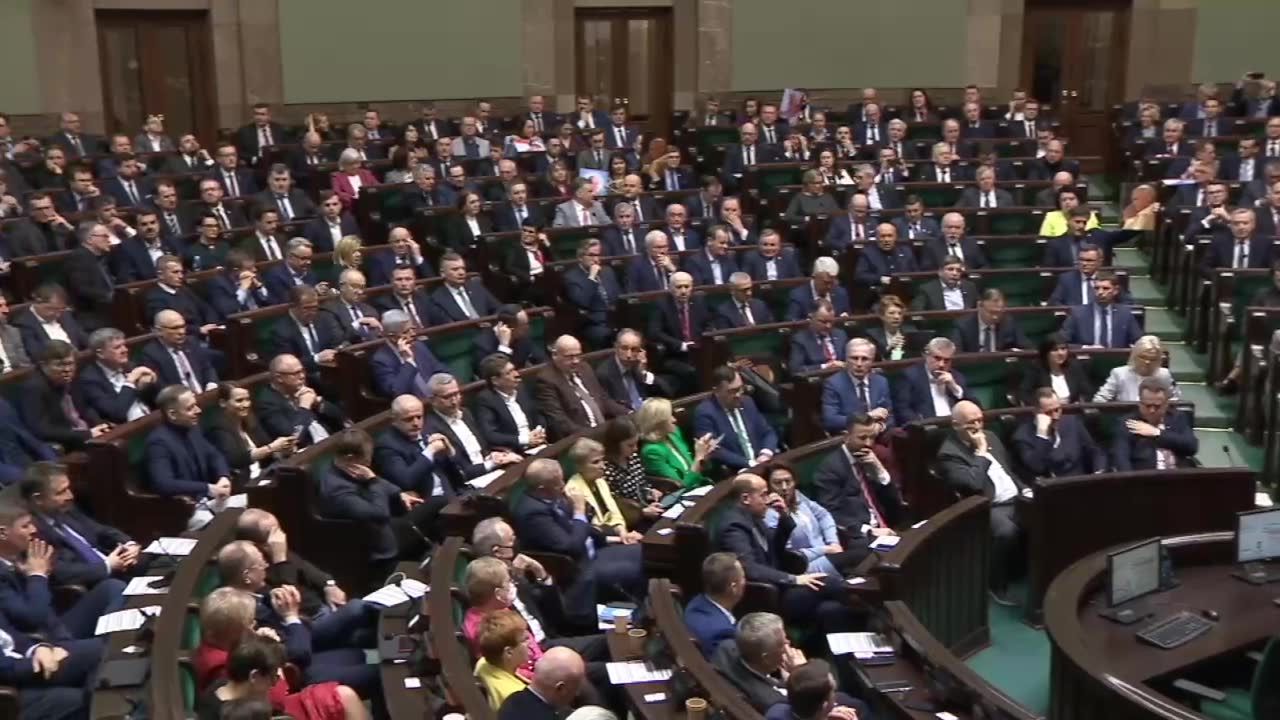 Sejm przyjął uchwałę ws. “obrony dobrego imienia św. Jana Pawła II”