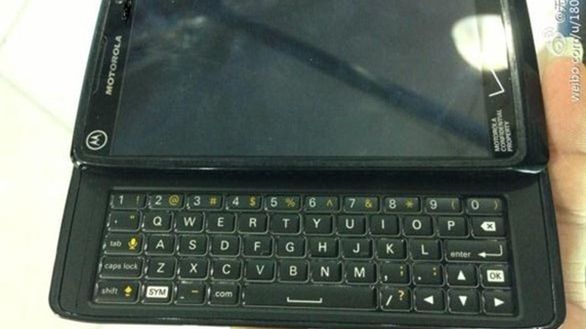 Motorola Droid 5 - high-endy z fizyczną klawiaturą jeszcze nie umarły 1