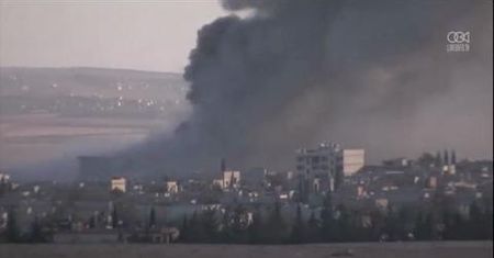 Potężna eksplozja i kłęby dymu nad syryjskim miastem Kobane