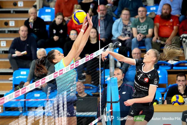 Joanna Pacak (z prawej) już trzeci sezon występuje jako Łódzka Wiewióra w ŁKS Commercecon Łódź