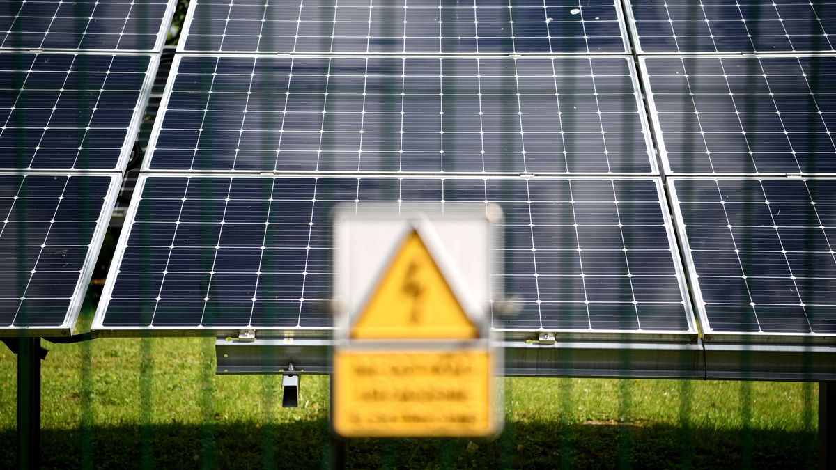 W małej włoskiej miejscowości  produkuje się wręcz nadmiar energii z paneli fotowoltaicznych (zdjęcie ilustracyjne)