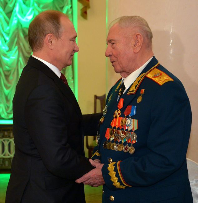 Władimir Putin nagrodził i pozdrowił ostatniego marszałka ZSRR