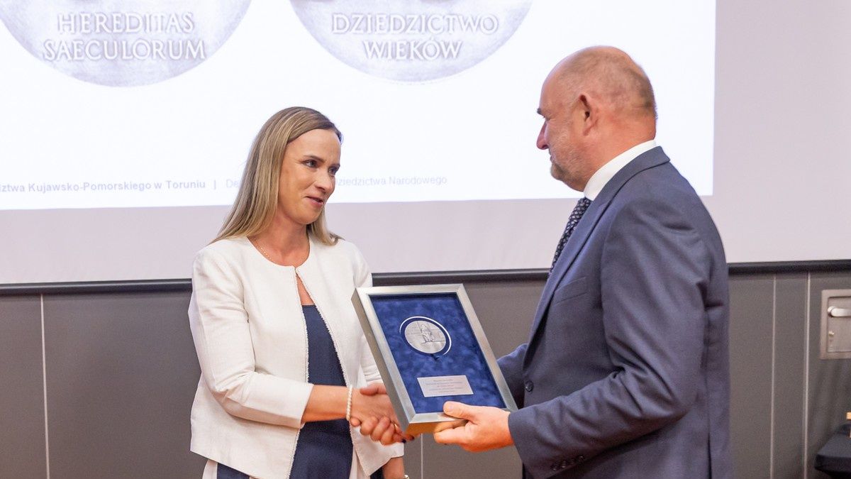 Medal odebrała Katarzyna Kukielska, wójt gminy Zbójno