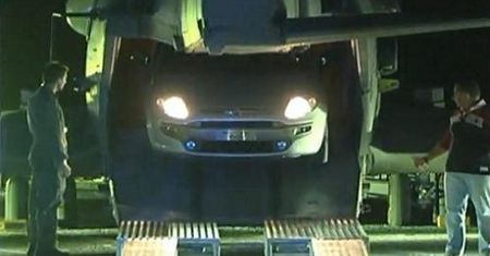 Fiat Punto EVO na lotniskowcu[wideo]