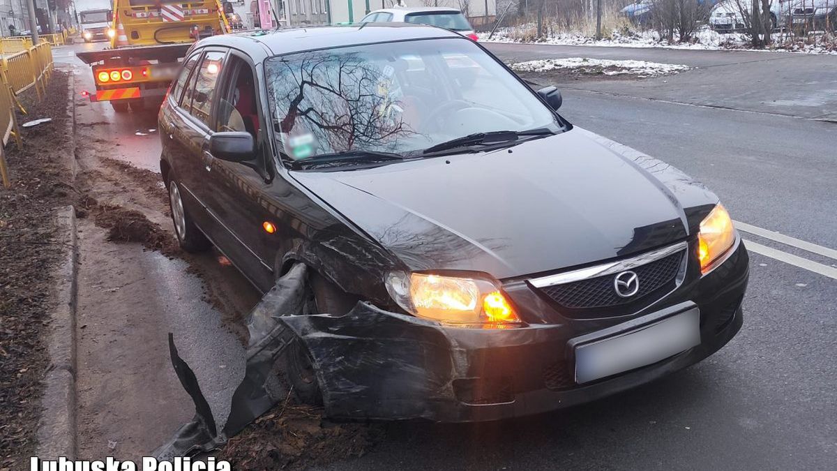 Mazda po czterech kolizjach