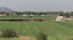 Gigantyczna dziura w Meksyku. Tajemniczy lej krasowy zaczyna "pochłaniać" dom