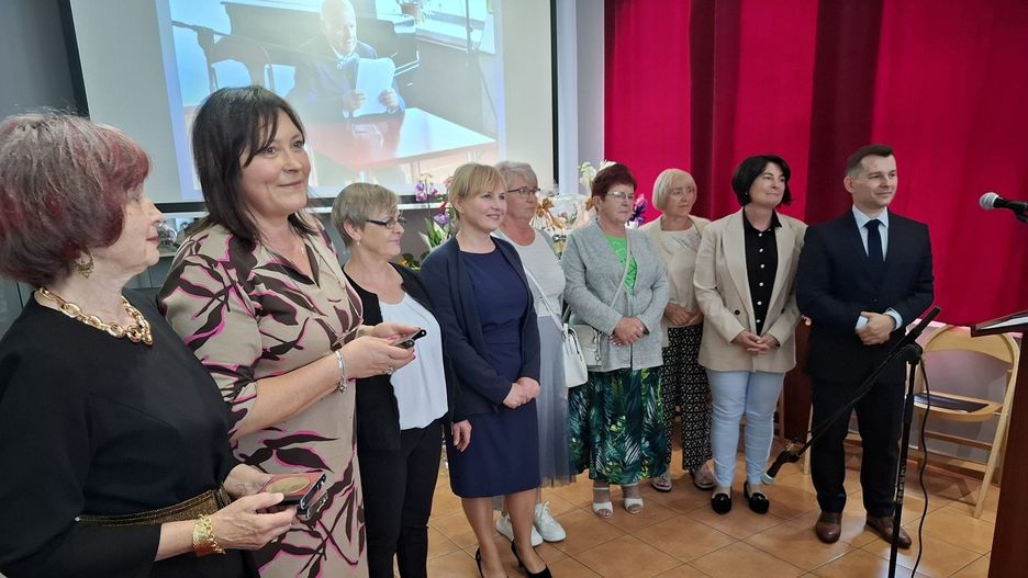 55 lat działalności Muzeum Regionalnego w Radomsku. Małgorzata Borek (druga z lewej) z pracownikami muzeum